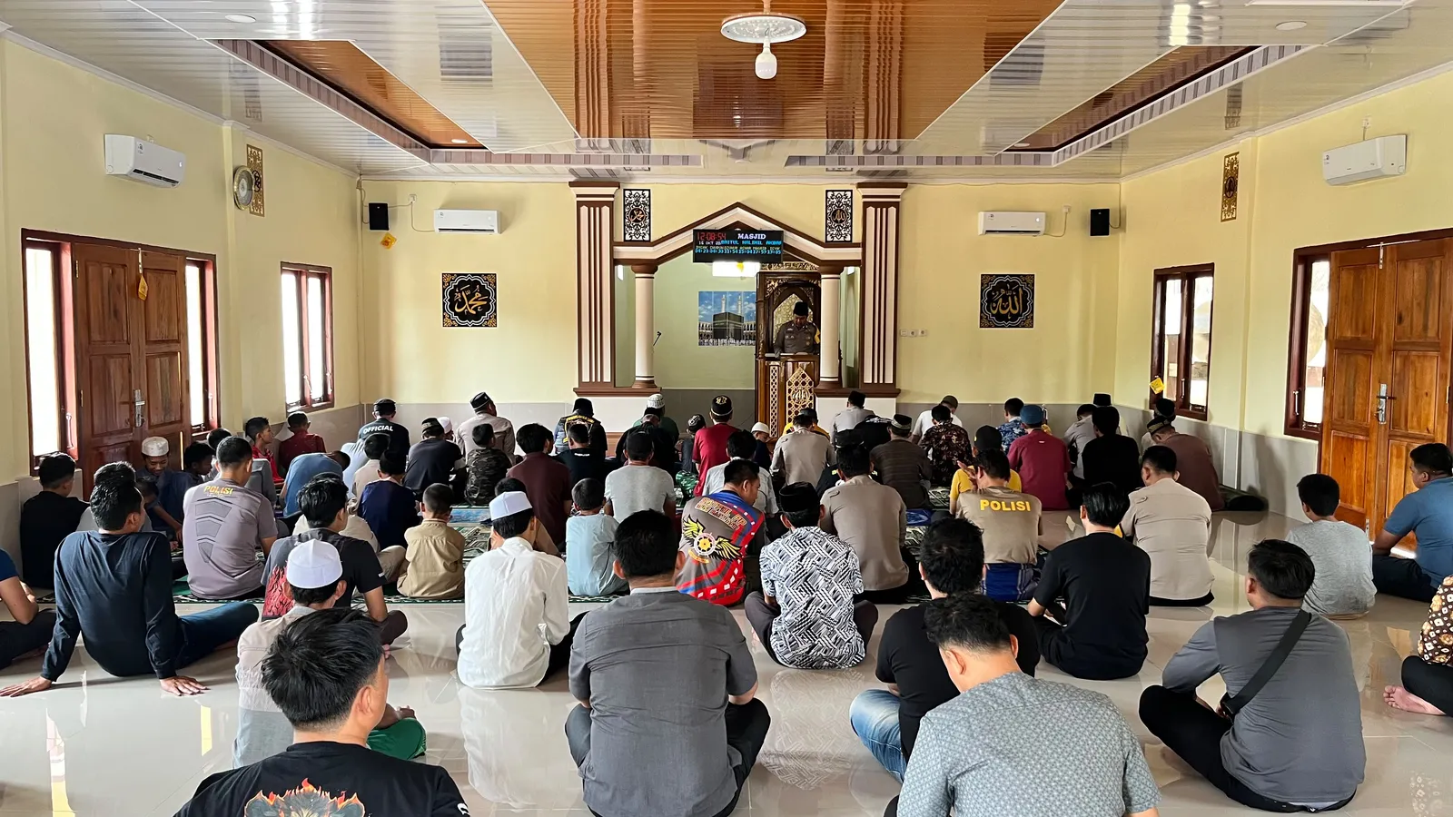 Kerukunan Warga Tanah Abang Ditekankan dalam Jumat Keliling Kapolsek Batanghari Leko — foto 1